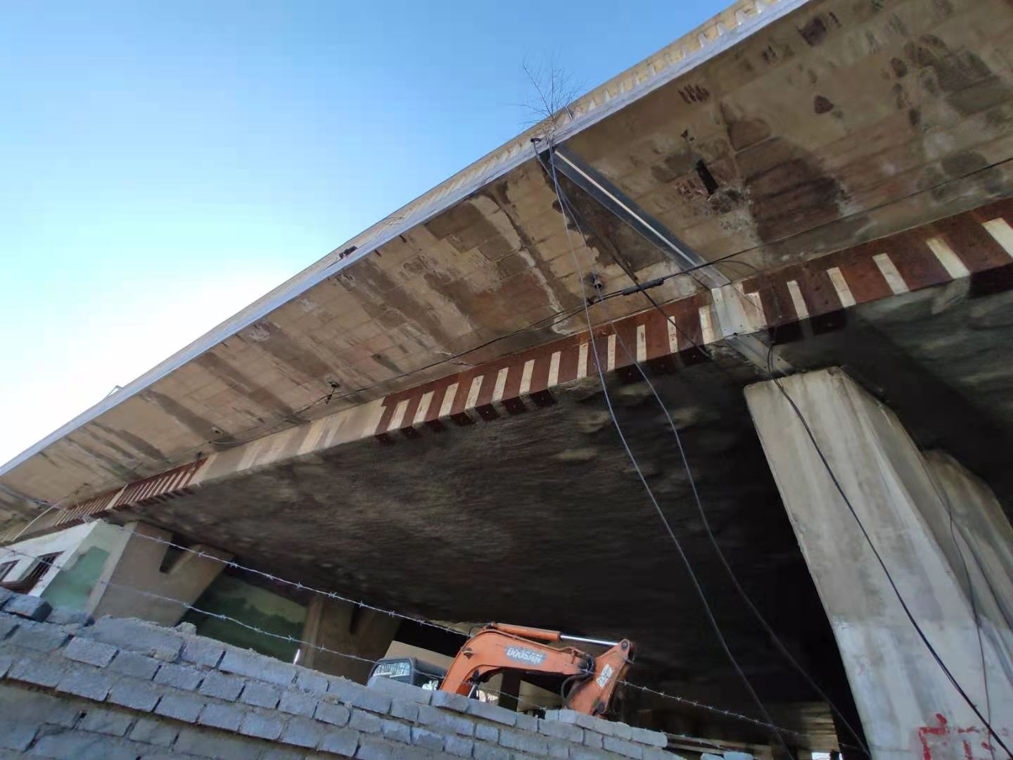 乌拉特中桥梁粘钢加固的四大特性